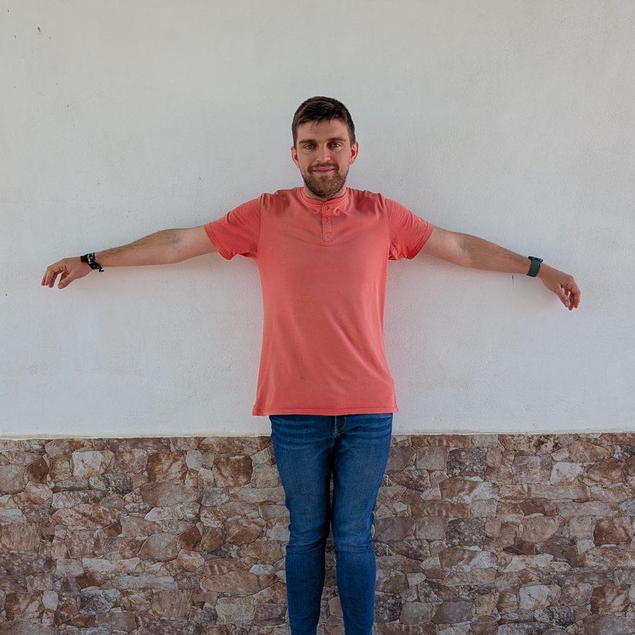 Pose 2