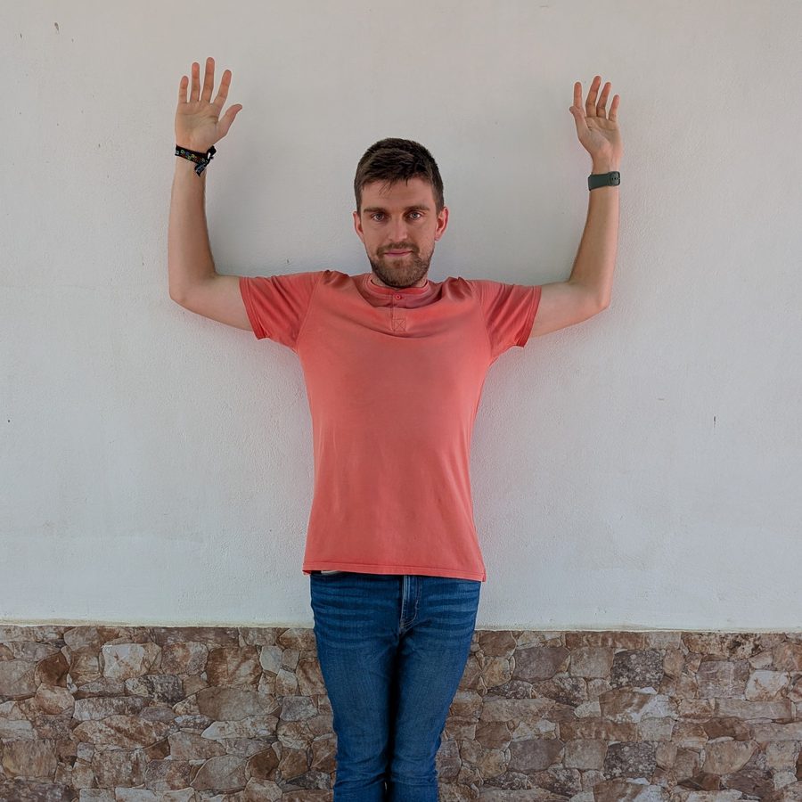 Pose 4
